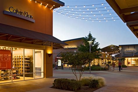 sunglass hut round rock premium outlets